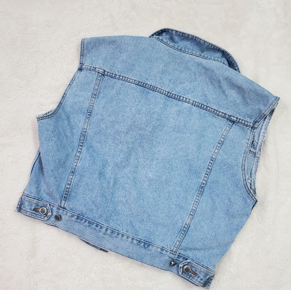 🎉 2/$30 🎉 Vintage Denim Vest - Picture 4 of 4